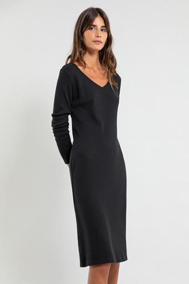 O vestido preto desenhado especialmente para as mulheres com mais curvas  está a 15,99€ – NiT